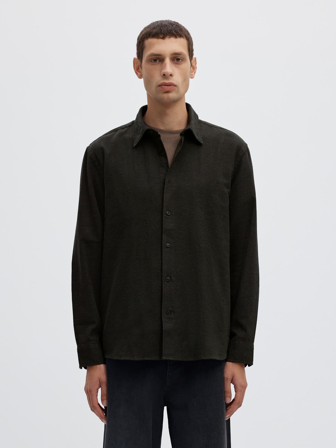 model_shot-front